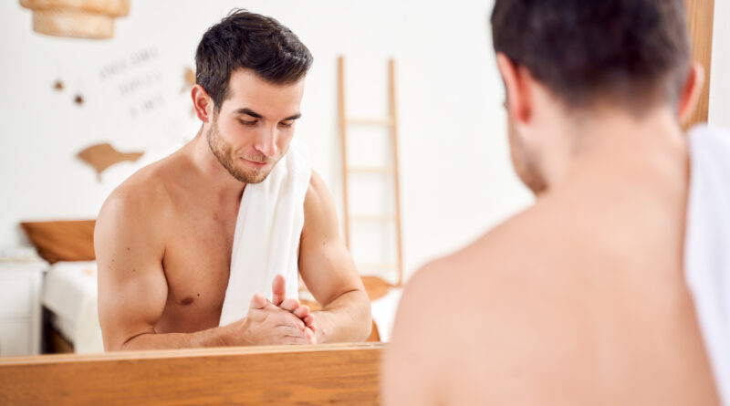 Cuidado antiedad para hombres: te damos unos consejos para la piel