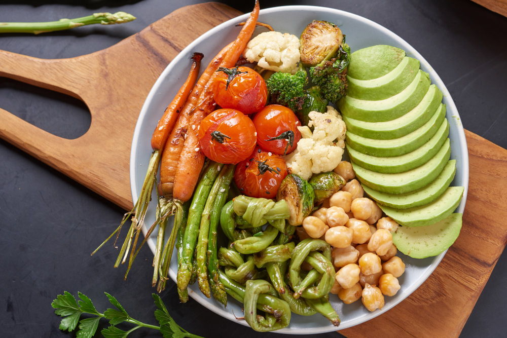 La alimentación rica en fibra esta compuesta por verduras y frutas