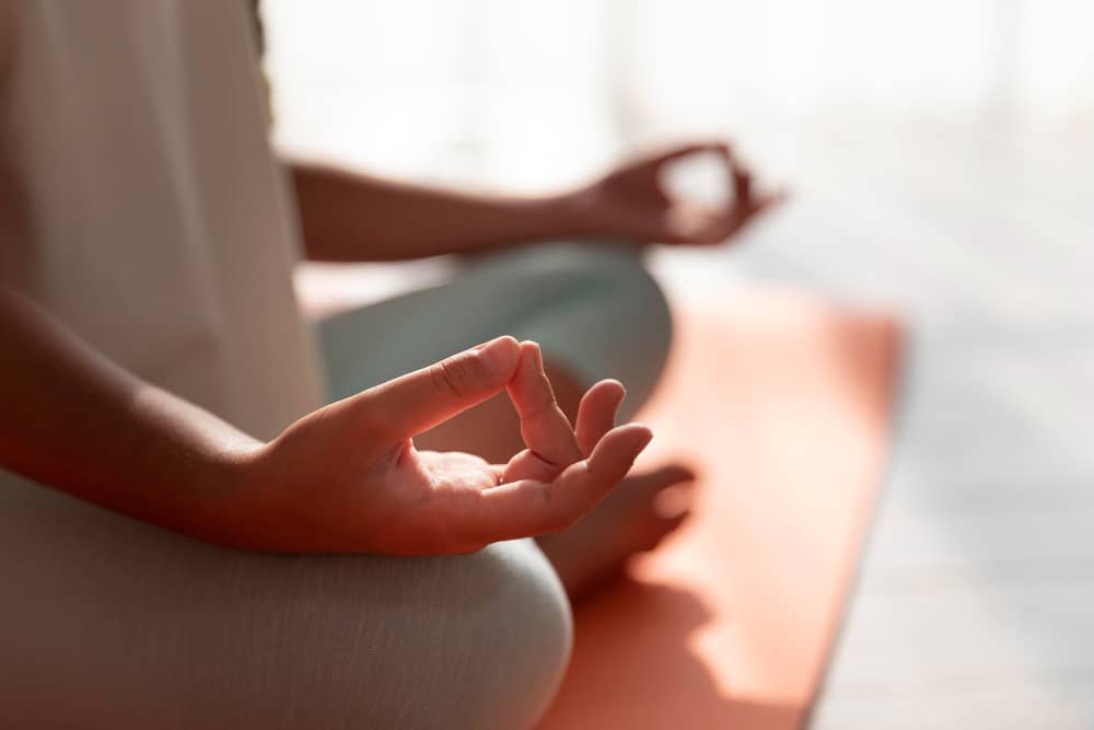 yoga y alternativas relajantes para dejar de fumar en 2024